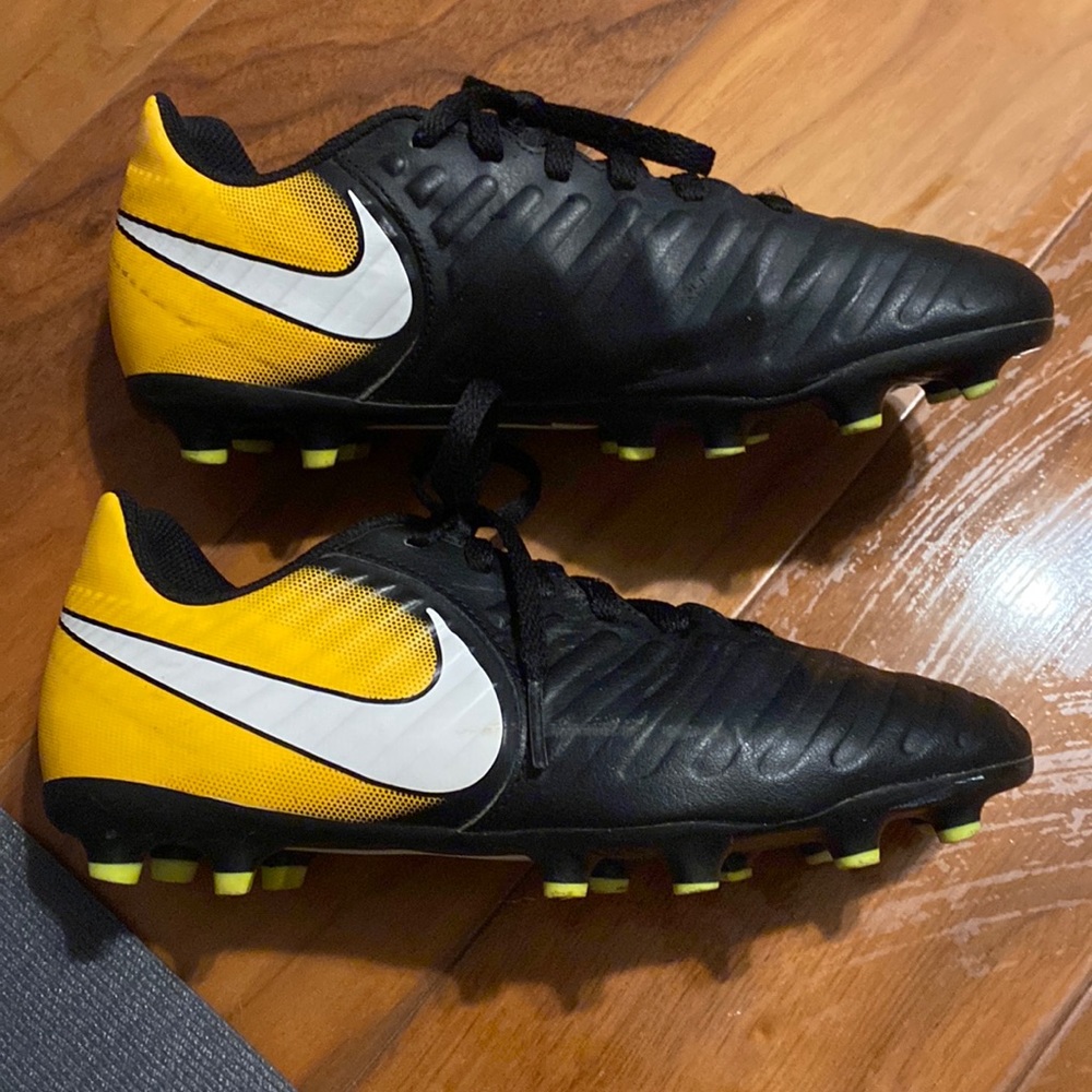 Nike Soccer Cleats size 4.5Y
